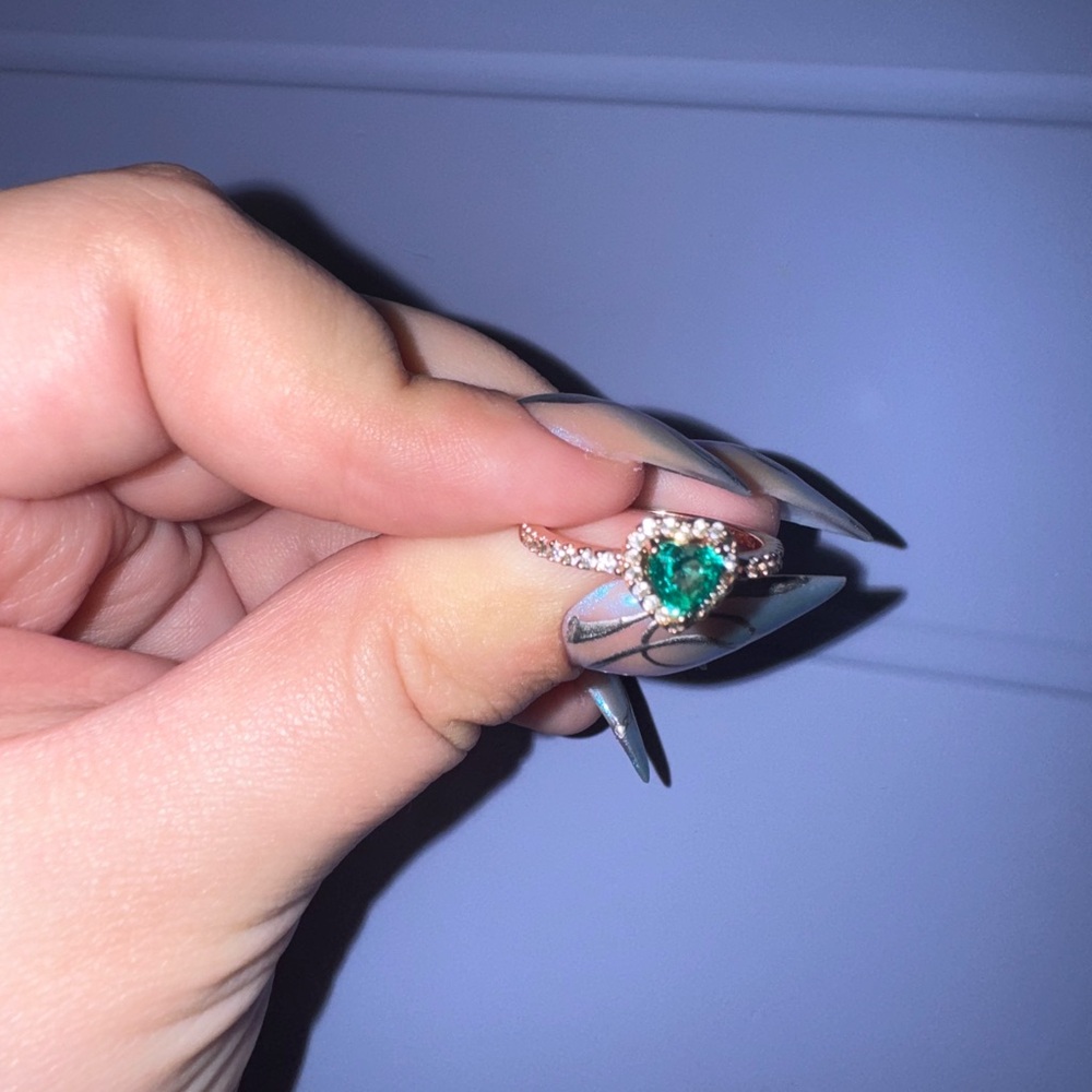 Pandora Elegant Green Heart Ring